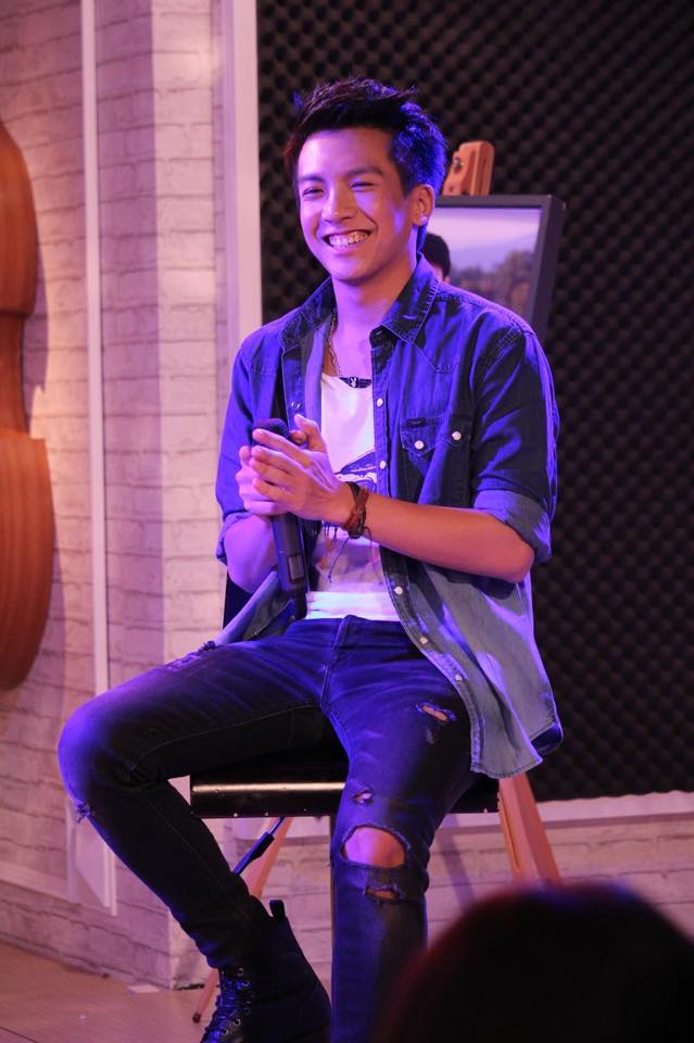 "เต๋า ภูศิลป์" นักร้องหมอลำที่หล่อที่สุดในประเทศไทย