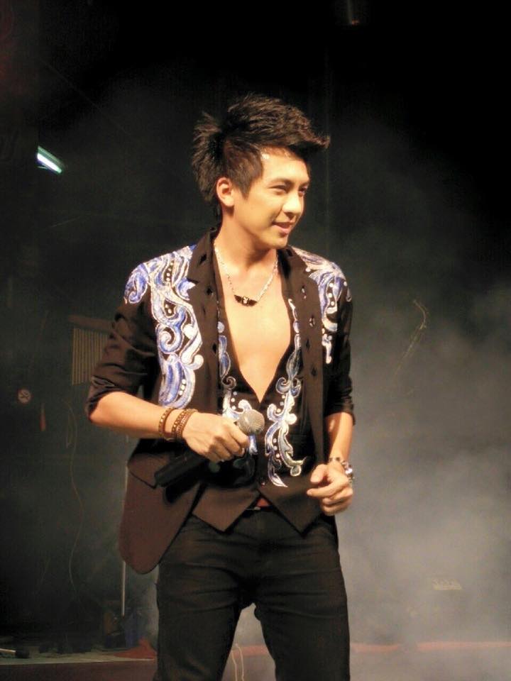 "เต๋า ภูศิลป์" นักร้องหมอลำที่หล่อที่สุดในประเทศไทย