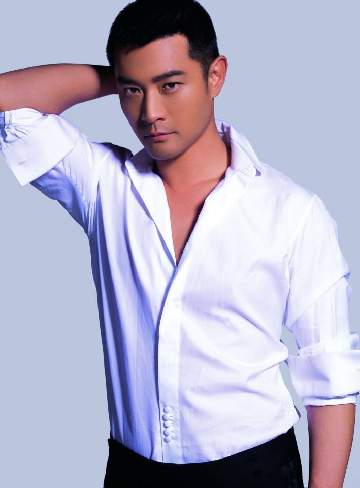 หวงเหวยเต๋อ นักแสดงจาก จอมดาบกู้บัลลังก์