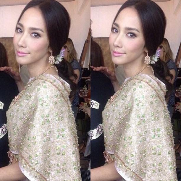 ดาราวีดีโอ ซุ่มฟิตติ้ง "สาปเสน่หา" "อั้ม พัชราภา" สวยมากในชุดไทย!!