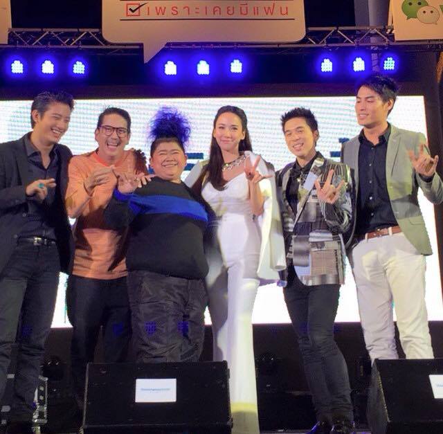 พารากอน ห้างเเตก ซุปตาร์ "อั้ม พัชราภา" ปรากฎตัวเปิดตัวภาพยนต์อย่างยิ่งใหญ่ อลังการ!!