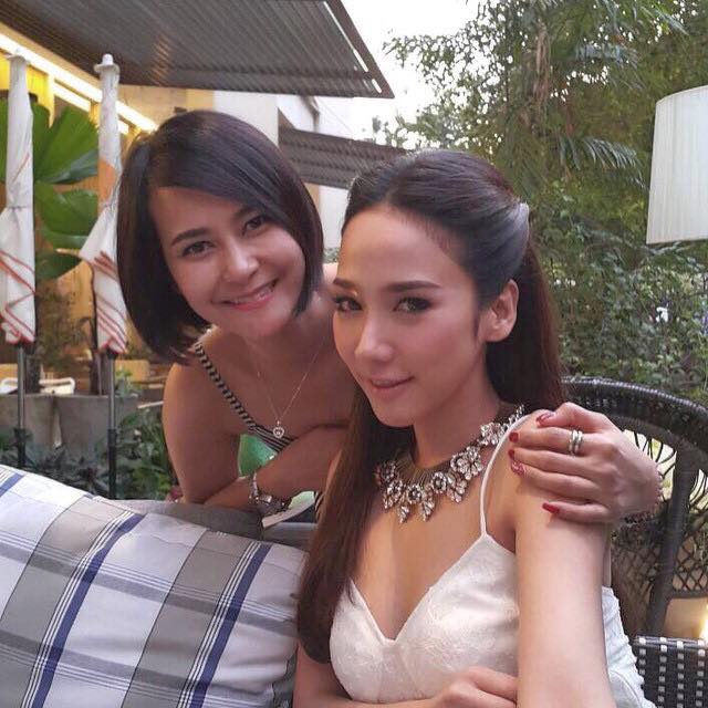 เหล่าคนดังไฮโซคนสนิทซุปตาร์ "อั้ม" ร่วมยินดีกับหนังใหม่กันคับคั่ง!!