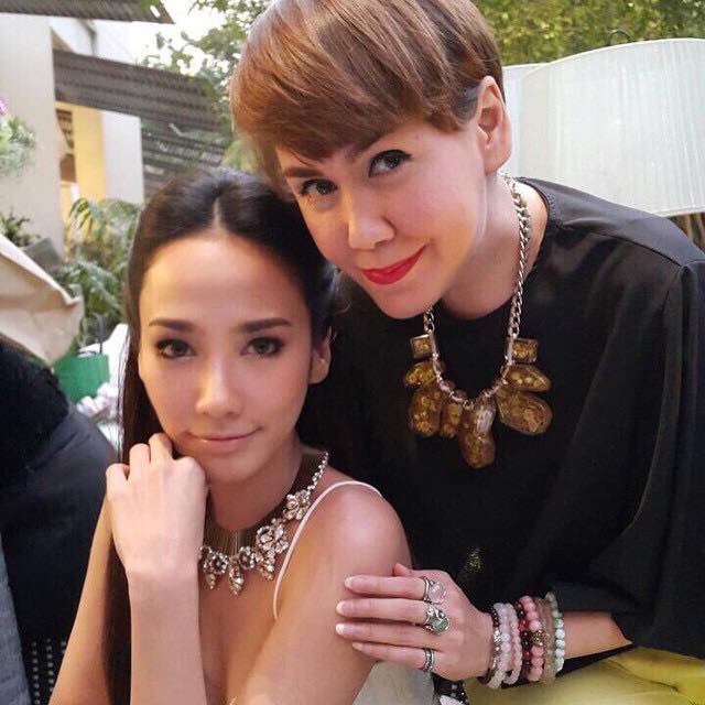เหล่าคนดังไฮโซคนสนิทซุปตาร์ "อั้ม" ร่วมยินดีกับหนังใหม่กันคับคั่ง!!