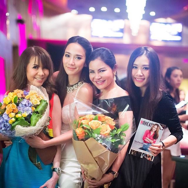 เหล่าคนดังไฮโซคนสนิทซุปตาร์ "อั้ม" ร่วมยินดีกับหนังใหม่กันคับคั่ง!!