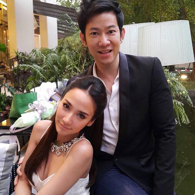 เหล่าคนดังไฮโซคนสนิทซุปตาร์ "อั้ม" ร่วมยินดีกับหนังใหม่กันคับคั่ง!!