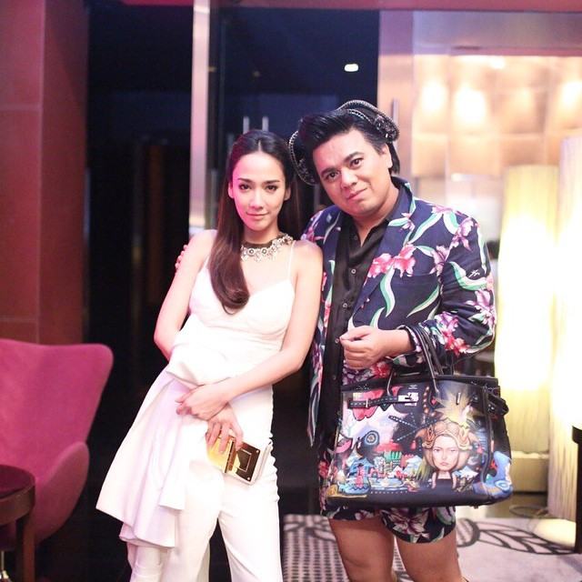 เหล่าคนดังไฮโซคนสนิทซุปตาร์ "อั้ม" ร่วมยินดีกับหนังใหม่กันคับคั่ง!!