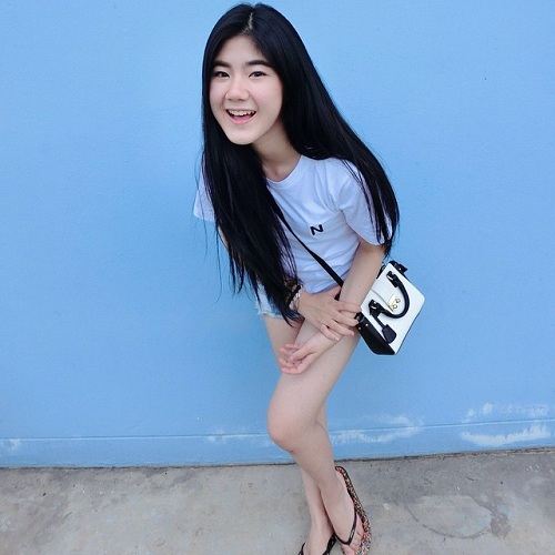 สาวสวยน่ารัก กับ เคล็ดลับหน้าเรียว