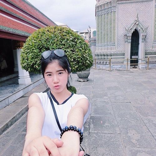 สาวสวยน่ารัก กับ เคล็ดลับหน้าเรียว