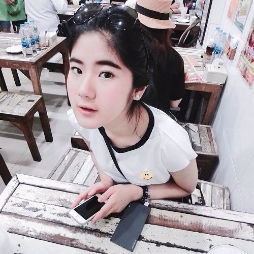 สาวสวยน่ารัก กับ เคล็ดลับหน้าเรียว