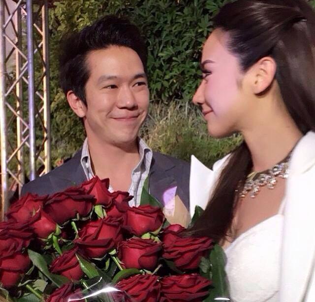 "แอมป์" หอบกุหลาบสีแดงช่อยักษ์ แสดงความยินดีกับ "อั้ม" หว๊านหวาน!!