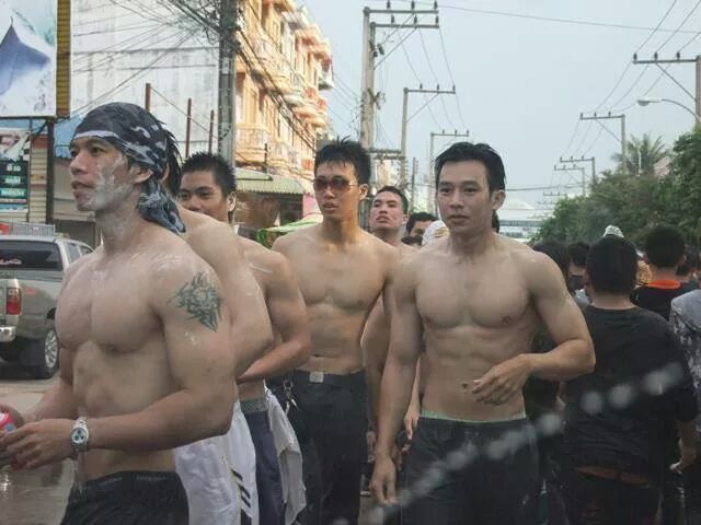 เรียงคิว @บารวี 382
