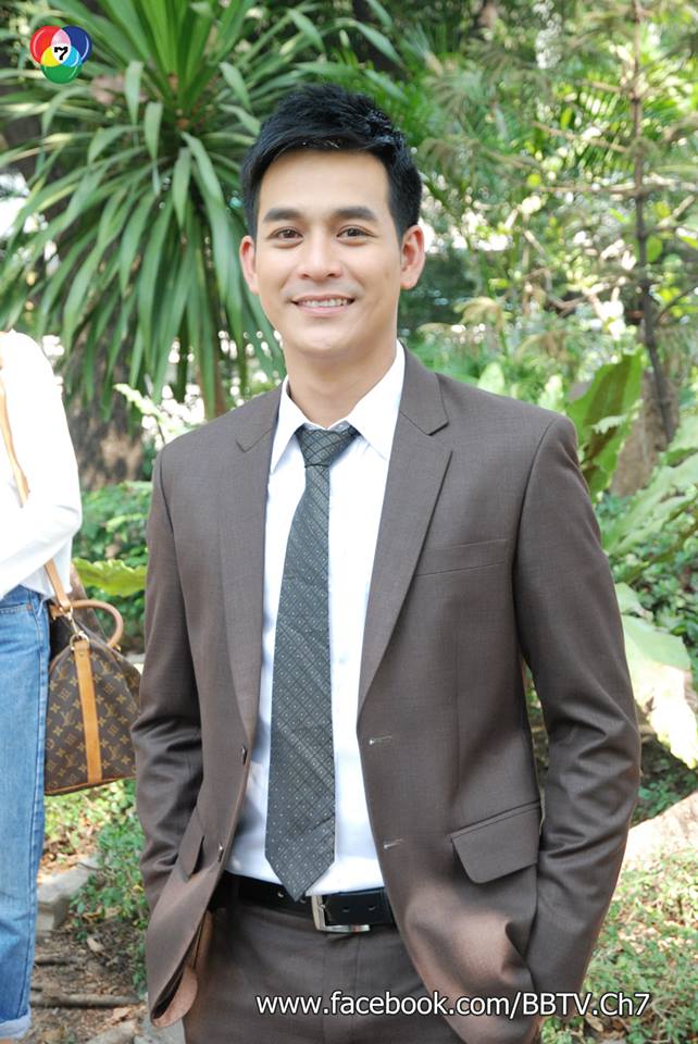 ซี ศิวัฒน์ & ปู ไปรยา นำทีมนักเเสดงคับคั่งบวงสรวงละครรีเมคชื่อดัง "คนละโลก"
