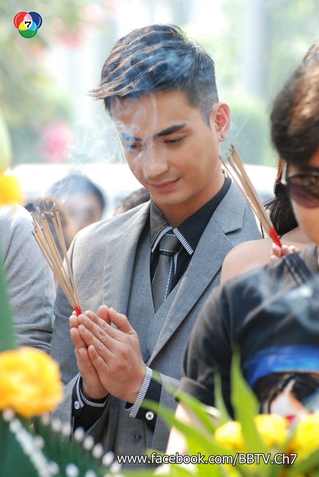 ซี ศิวัฒน์ & ปู ไปรยา นำทีมนักเเสดงคับคั่งบวงสรวงละครรีเมคชื่อดัง "คนละโลก"