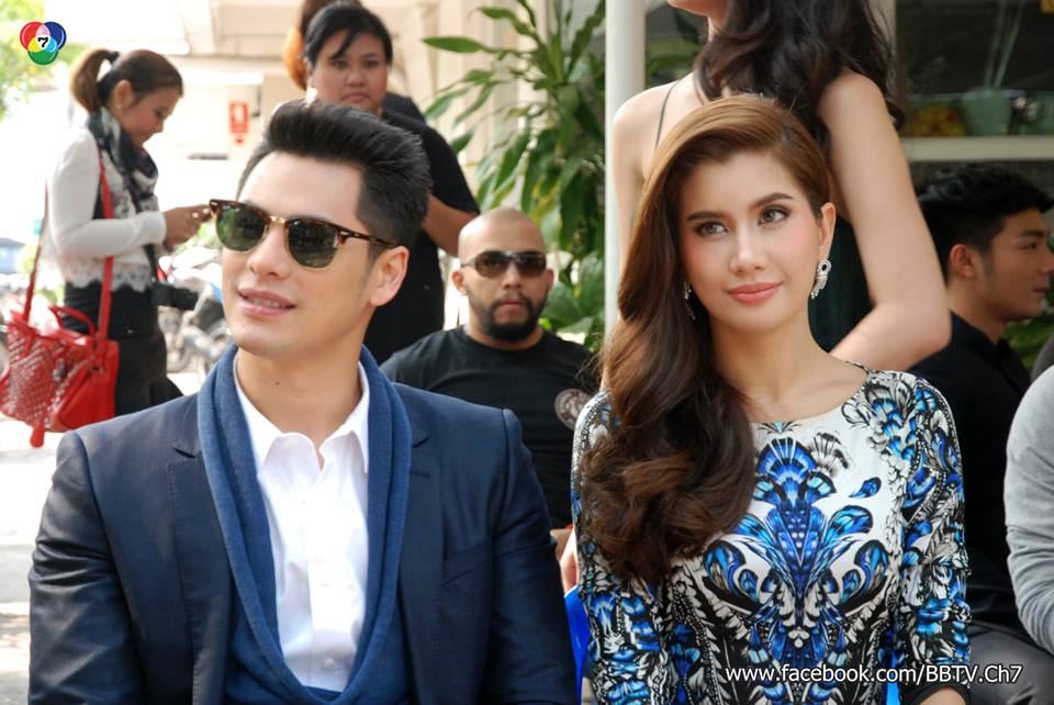 ซี ศิวัฒน์ & ปู ไปรยา นำทีมนักเเสดงคับคั่งบวงสรวงละครรีเมคชื่อดัง "คนละโลก"