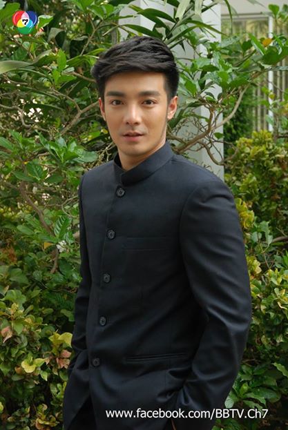 ซี ศิวัฒน์ & ปู ไปรยา นำทีมนักเเสดงคับคั่งบวงสรวงละครรีเมคชื่อดัง "คนละโลก"
