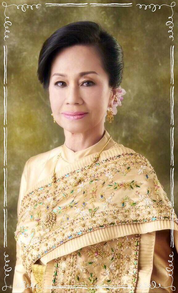 แฟนๆชื่นชม!! อั้ม พัชราภา งามสง่าในชุดไทยพร้อมครอบครัวให้ ร.ร.เก่า ครบ 100 ปี