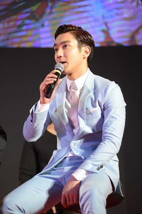 เก็บตกบรรยากาศ“เฉินหลง”ขนทัพนักแสดงเดินพรมแดงเปิดตัว Dragon Blde
