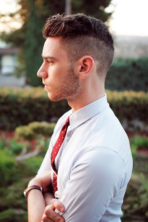 หล่อ มีสไตล์ ด้วยทรงผมอันเดอร์คัทสุดเท่