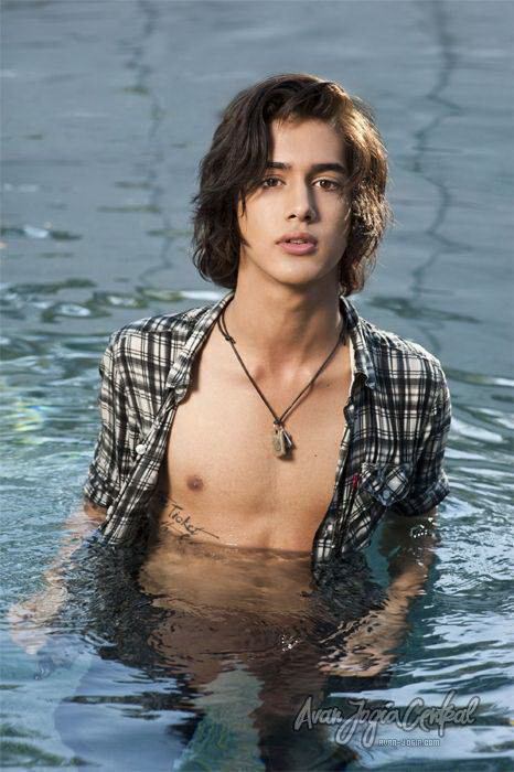 Avan Jogia นักแสดงจากหนังเกย์เรื่อง I Am Michael ...โชว์หล่อเป้าเด้งได้
