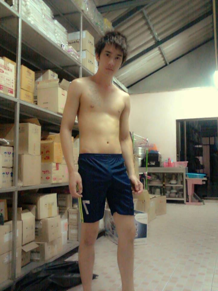 แมนๆ เตะบอลกัน