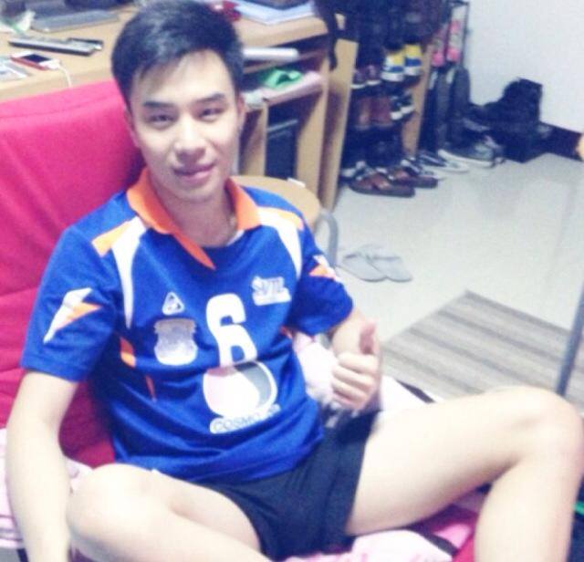 แมนๆ เตะบอลกัน