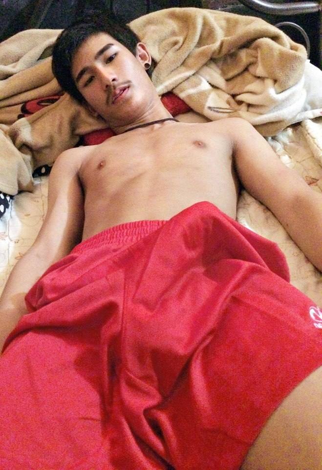 แมนๆ เตะบอลกัน