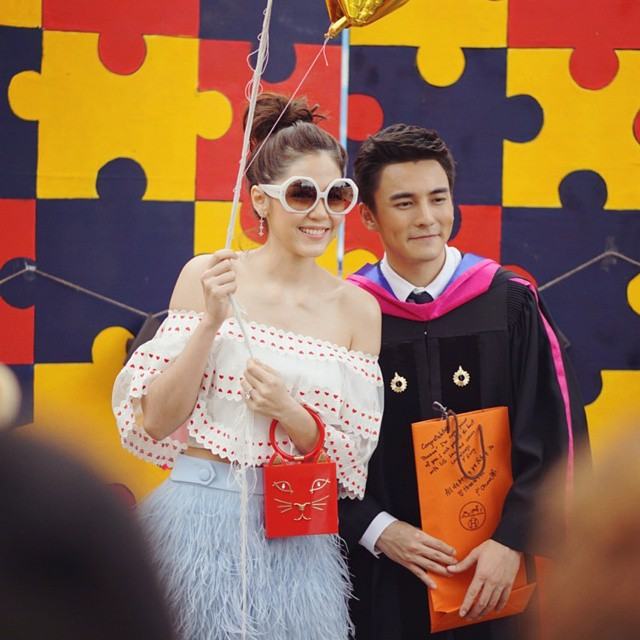 พระเอกหนุ่มช่อง 7 มาเเรง "ธันวา สุริยจักร" เซอร์ไพรส์ "ชมพู่" หอบกองทัพลูกโป่งร่วมยินดีรับปริญญา!!