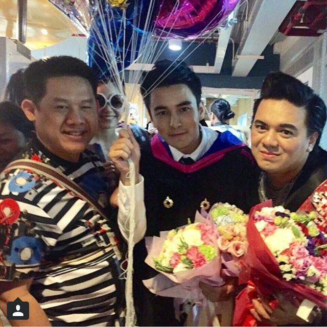 พระเอกหนุ่มช่อง 7 มาเเรง "ธันวา สุริยจักร" เซอร์ไพรส์ "ชมพู่" หอบกองทัพลูกโป่งร่วมยินดีรับปริญญา!!
