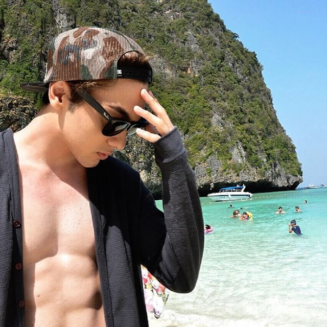 อยากรู้ว่า  "นัททิว"  เป็นรุกหรือรับ  ???
