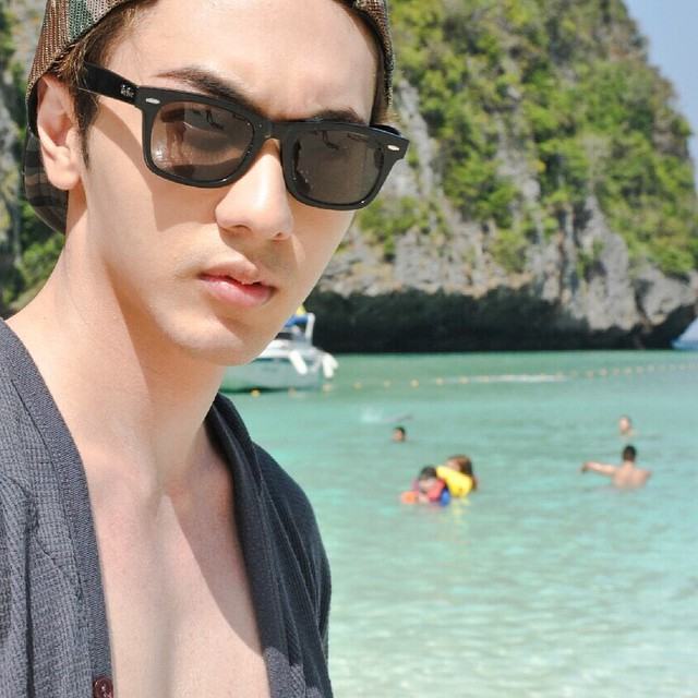 อยากรู้ว่า  "นัททิว"  เป็นรุกหรือรับ  ???