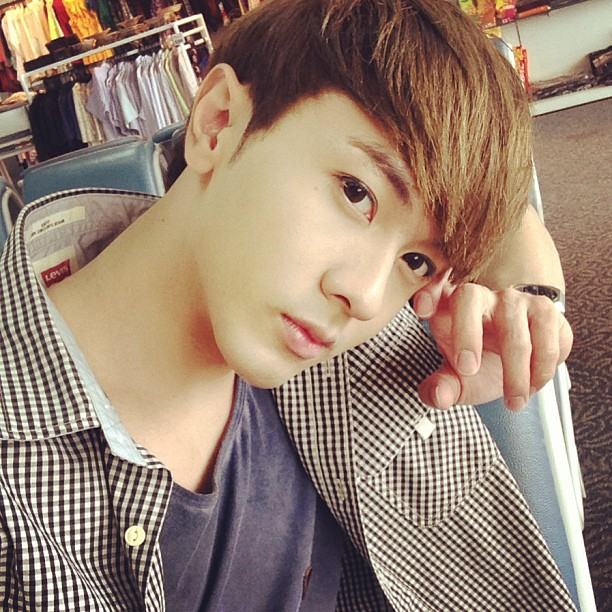อยากรู้ว่า  "นัททิว"  เป็นรุกหรือรับ  ???