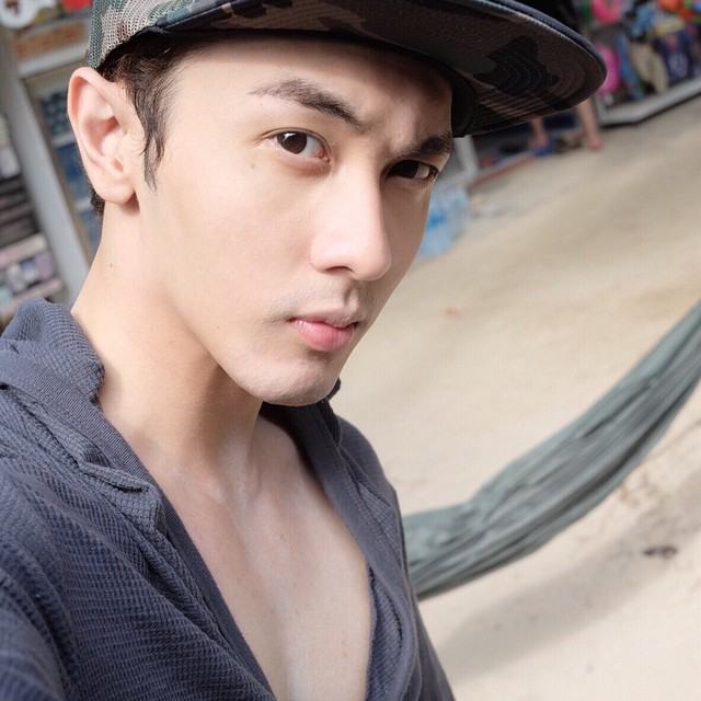 อยากรู้ว่า  "นัททิว"  เป็นรุกหรือรับ  ???