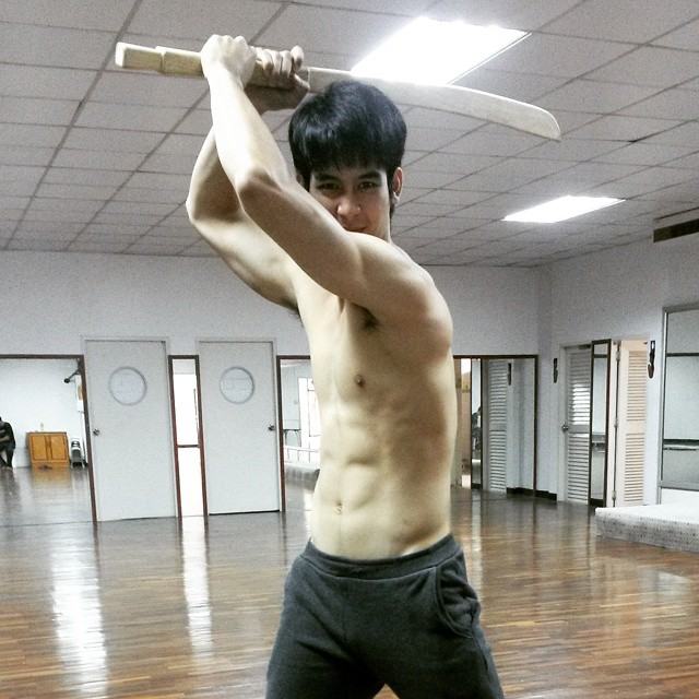 ว้าว !! พระเอกใหม่ถอกด้าม  " จิณ จิณณะ " ใหญ่ไม่เบานะเนี่ย