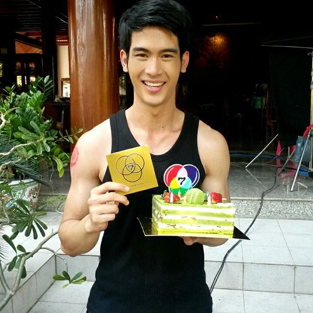 ว้าว !! พระเอกใหม่ถอกด้าม  " จิณ จิณณะ " ใหญ่ไม่เบานะเนี่ย