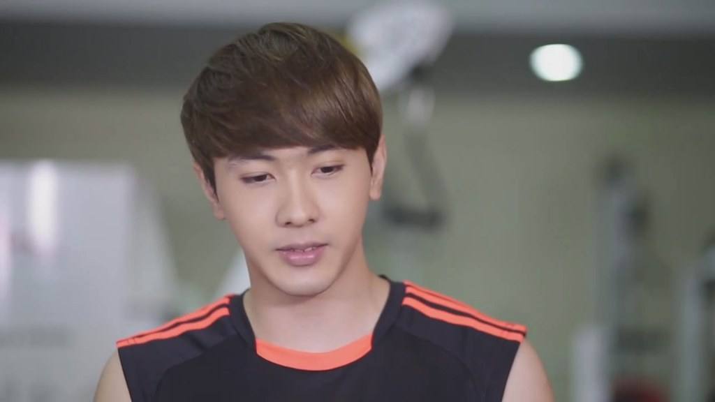 ได้ยินว่าล่ำขึ้นแต่ก็บ่ยอมโชว์ มีของดีแต่ก็เหมื่อนบ่มีข้อยละเสียด๊ายเสียดายน้ำลายย้อย"นัททิว ที่ฮัก"