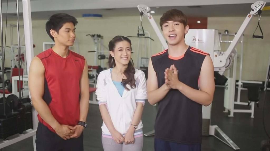 ได้ยินว่าล่ำขึ้นแต่ก็บ่ยอมโชว์ มีของดีแต่ก็เหมื่อนบ่มีข้อยละเสียด๊ายเสียดายน้ำลายย้อย"นัททิว ที่ฮัก"
