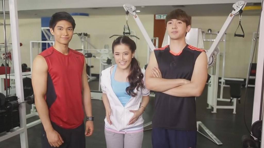 ได้ยินว่าล่ำขึ้นแต่ก็บ่ยอมโชว์ มีของดีแต่ก็เหมื่อนบ่มีข้อยละเสียด๊ายเสียดายน้ำลายย้อย"นัททิว ที่ฮัก"