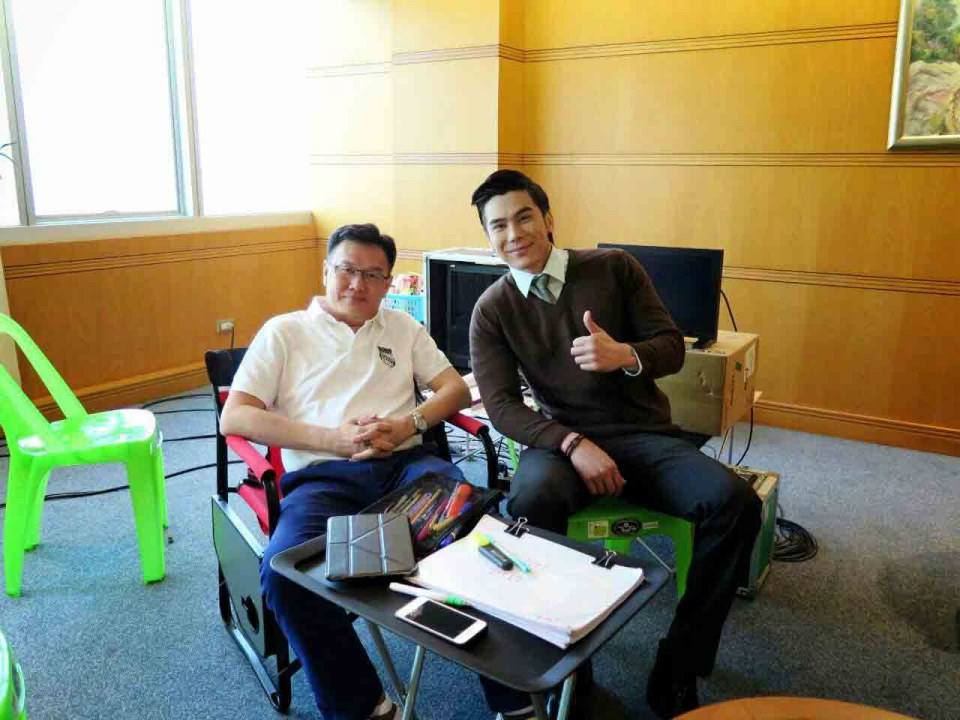 คุณหนุ่ย ผู้จัดละคร คอยดูแลห่วงใยทีมงาน