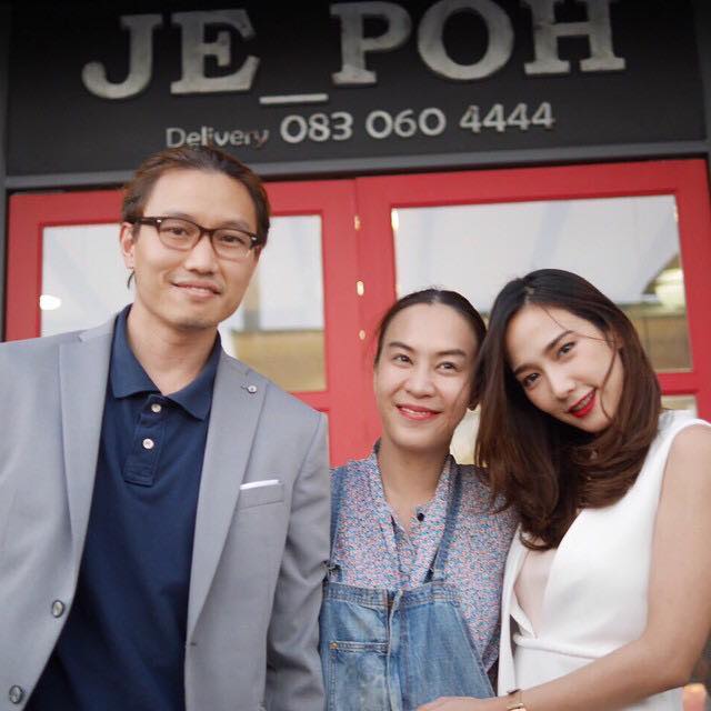 ซุปตาร์สาว "อั้ม พัชราภา" ร่วมเเสดงความยินดีเปิดร้านอาหารใหม่กับเหล่าเพื่อนคนดัง!!