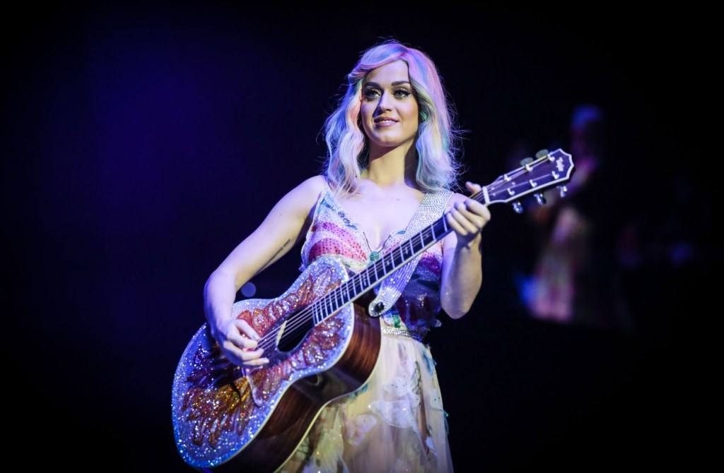 สุดยอดภาพบนเวทีคอนเสิร์ต ของ KATY PERRY