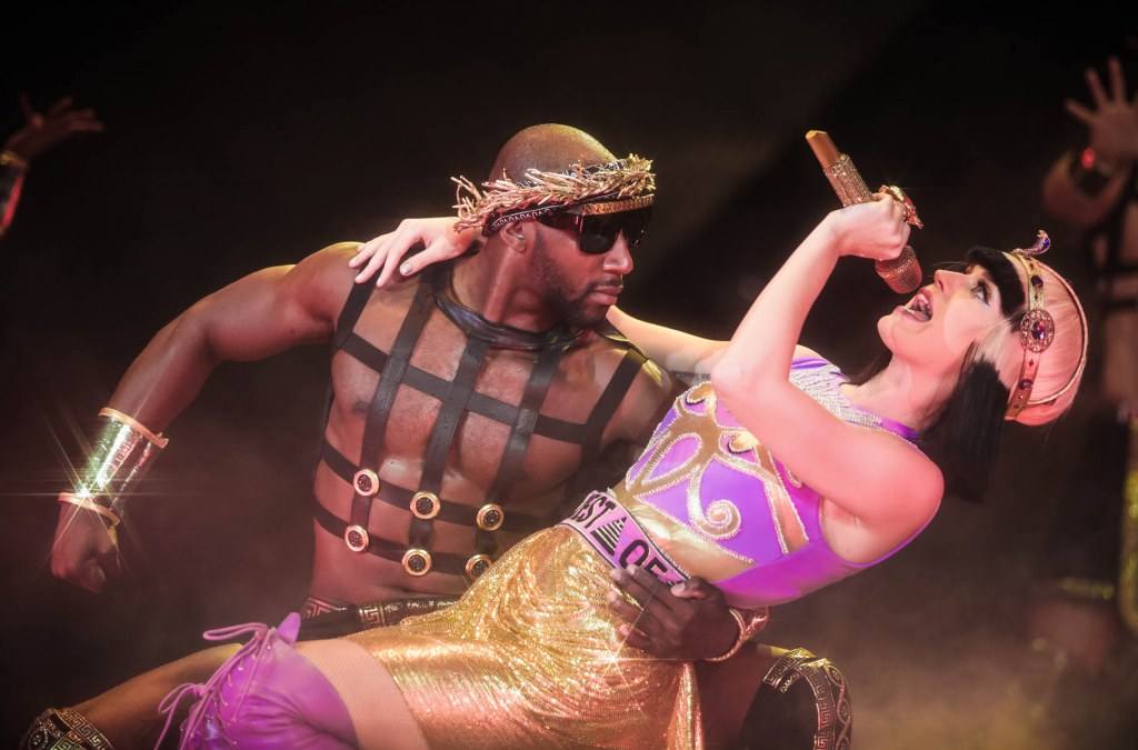 สุดยอดภาพบนเวทีคอนเสิร์ต ของ KATY PERRY