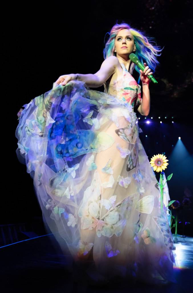 สุดยอดภาพบนเวทีคอนเสิร์ต ของ KATY PERRY