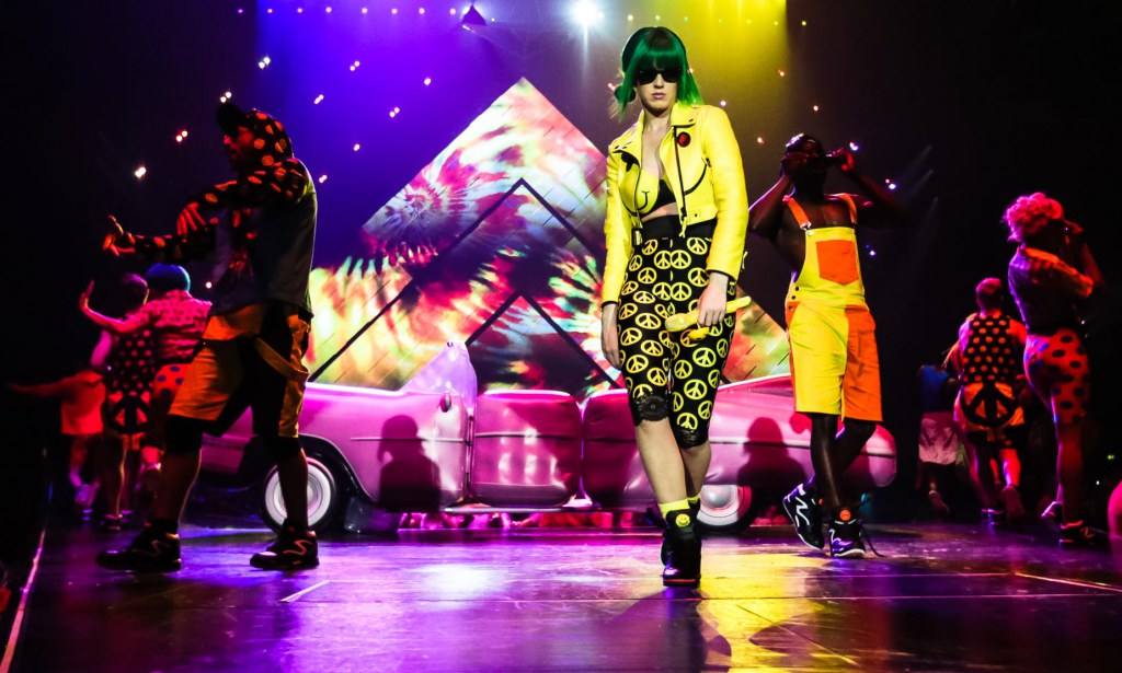 สุดยอดภาพบนเวทีคอนเสิร์ต ของ KATY PERRY