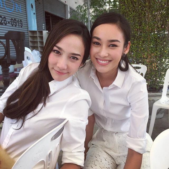 "อั้ม พัชราภา" นำทีมดารา 7 สีแน่น! ร่วมพิธีครอบครู บ.พอดีคำ