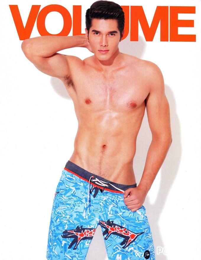 มิกค์ ทองระย้า @ VOLUME vol.10 no.201 February 2015