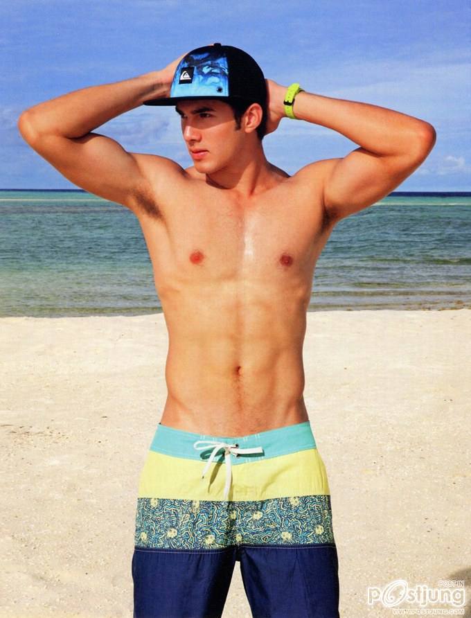 มิกค์ ทองระย้า @ VOLUME vol.10 no.201 February 2015