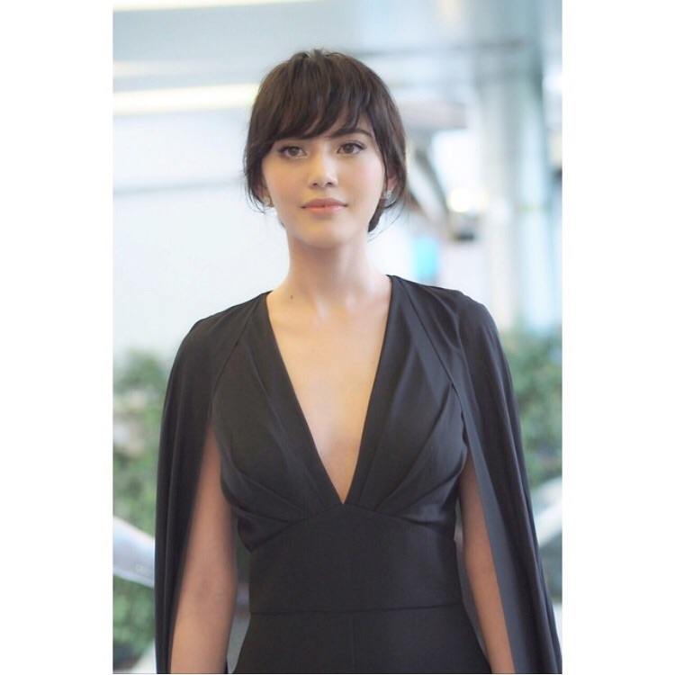 "ใหม่ ดาวิกา " ทำเก๋ สวยสง่าในชุดจั้มสูทแบรนด์ดังระดับโลก Elie Saab แย่งชีนคนทั้งงาน!!! ในงานสุพรรณหงส์ ครั้งที่24