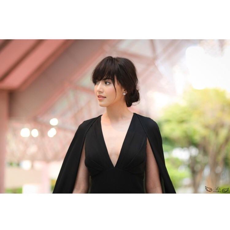 "ใหม่ ดาวิกา " ทำเก๋ สวยสง่าในชุดจั้มสูทแบรนด์ดังระดับโลก Elie Saab แย่งชีนคนทั้งงาน!!! ในงานสุพรรณหงส์ ครั้งที่24
