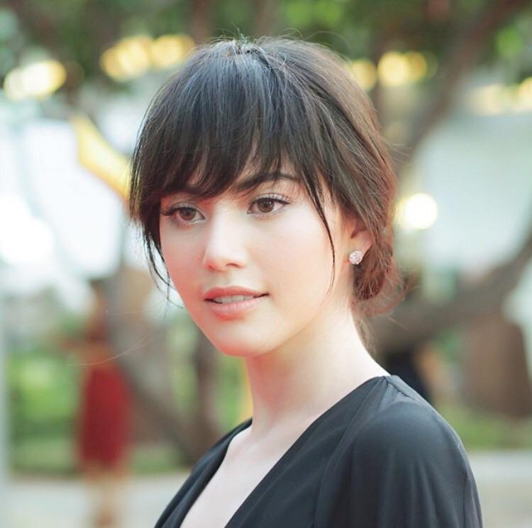 "ใหม่ ดาวิกา " ทำเก๋ สวยสง่าในชุดจั้มสูทแบรนด์ดังระดับโลก Elie Saab แย่งชีนคนทั้งงาน!!! ในงานสุพรรณหงส์ ครั้งที่24