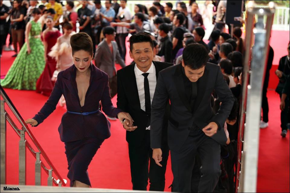 พลอย-เฌอมาลย์ ชุดเดินพรมแดงสุพรรณหงส์ ครั้งที่ 24 นางพญาทรงพลัง